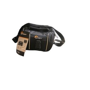 LOWE PRO ADVENTURA SH 110R 11 CAMERA CARRYING BAG NWT